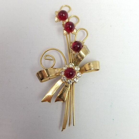 Vintage Red Cabochon Rhinestone Flower Brooch, Gold Tone 40s 50s Style Lapel Pin - Picture 2 of 6